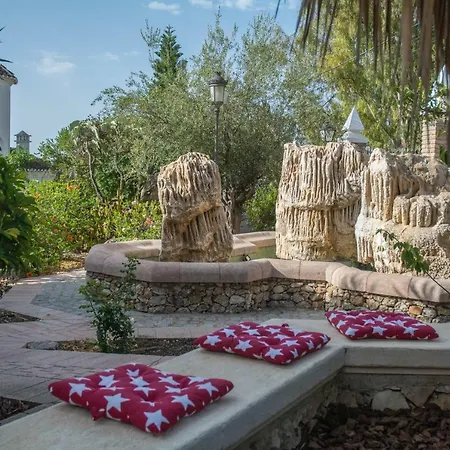 Carmen Bed & Breakfast 3*